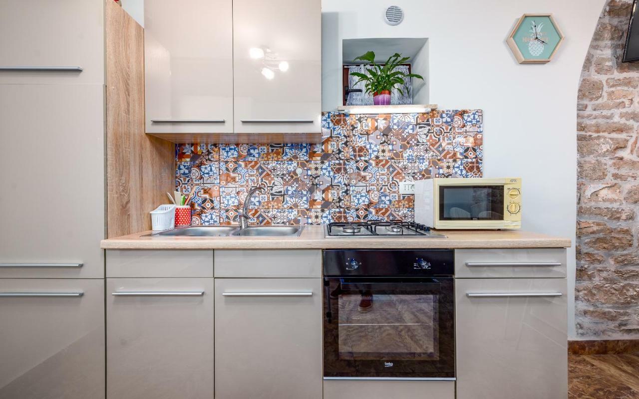 Apartman Sara Tinjan Exterior photo